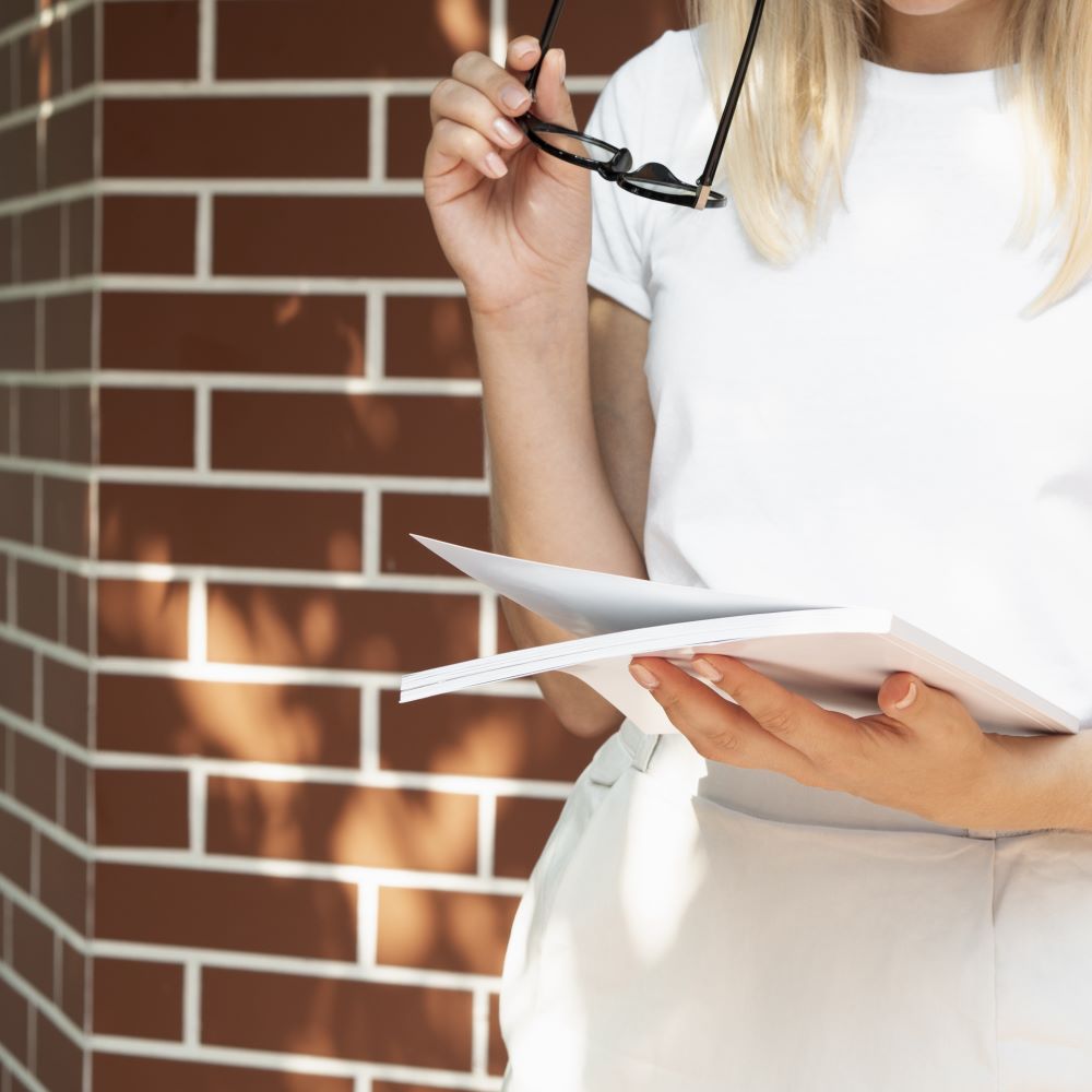 woman-holding-mock-up-magazine1